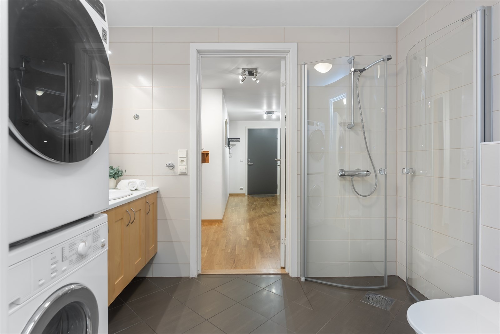 Vi tar turen videre ut av leiligheten, borettslaget har et stort fellesrom Galleribilde