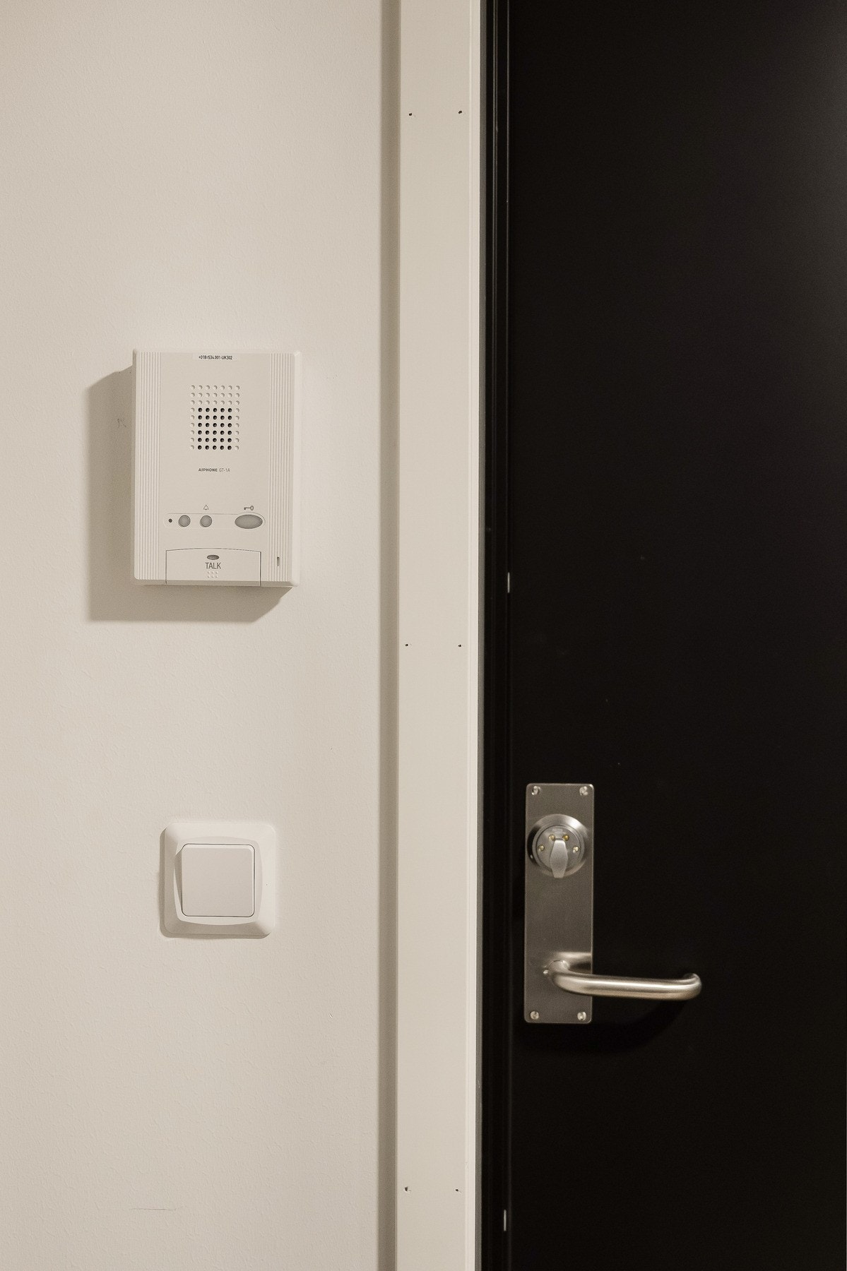 Hele bygget er smarthus orientert. Ytter- og innerdører åpnes med chip. Galleribilde