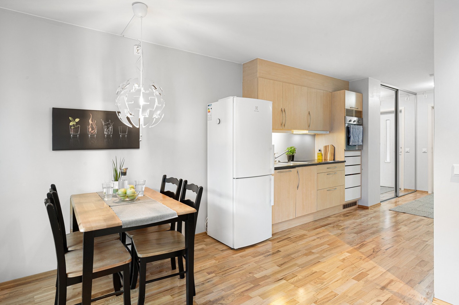 Leiligheten har en særdeles god planløsning med klart definerte soner. Galleribilde