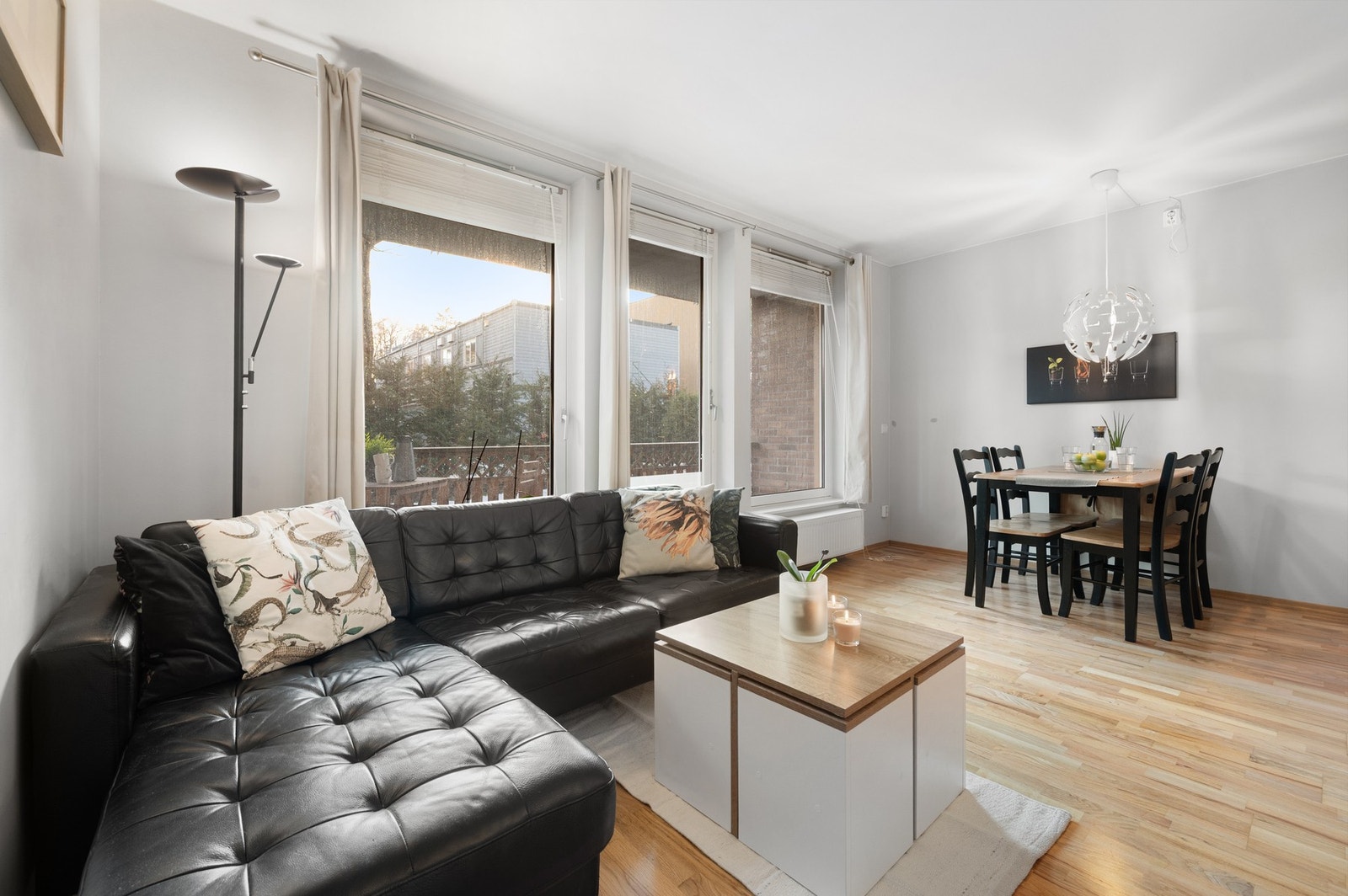 Eiendomsmegler 1 v/Anton Kopreitan har gleden av å presentere en stilsikker 2-roms med optimal planløsning og fast parkeringsplass i p-kjeller. Fotograf: Jens Martin Nervik. Galleribilde