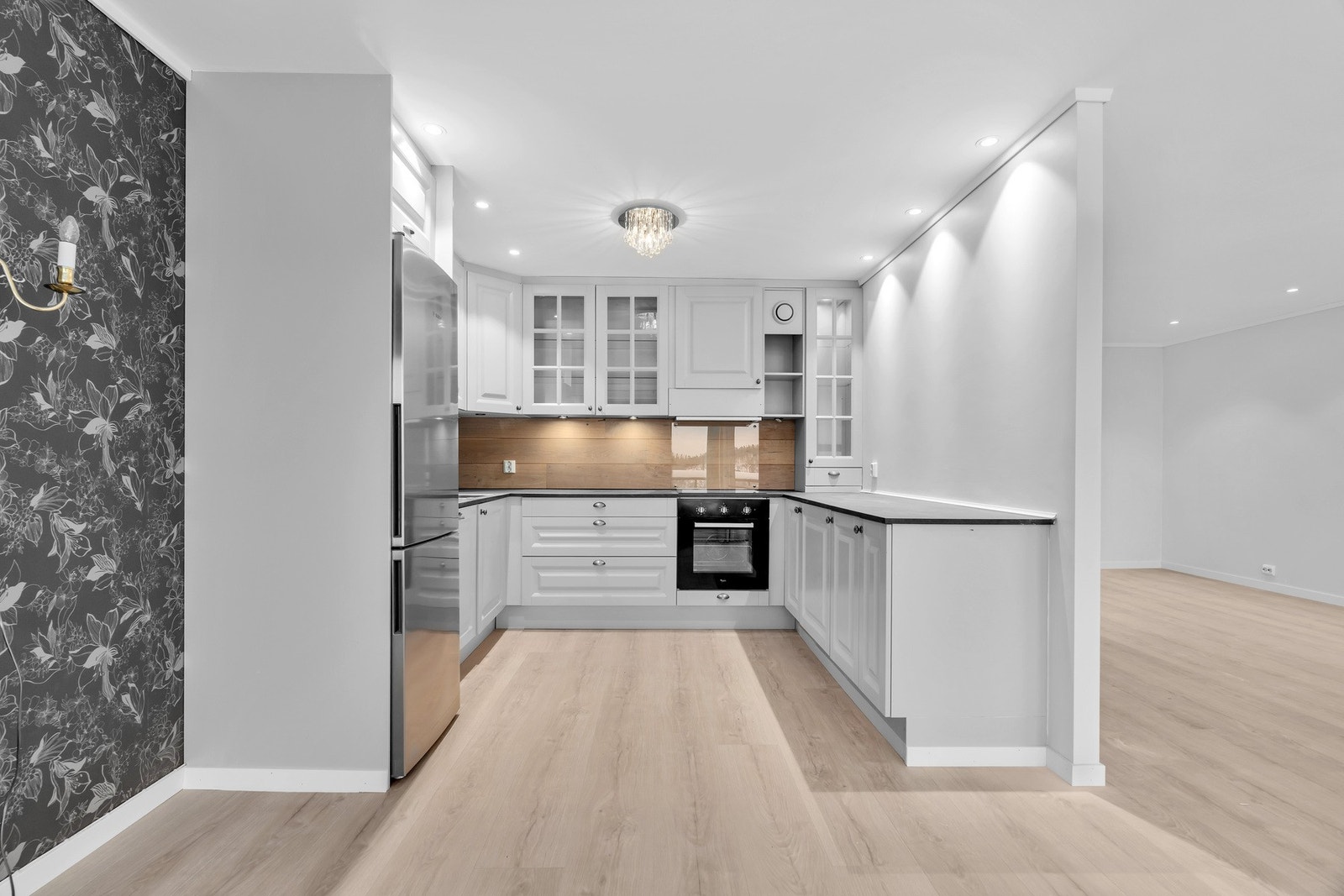 Kjøkken med integrerte hvitevarer Galleribilde