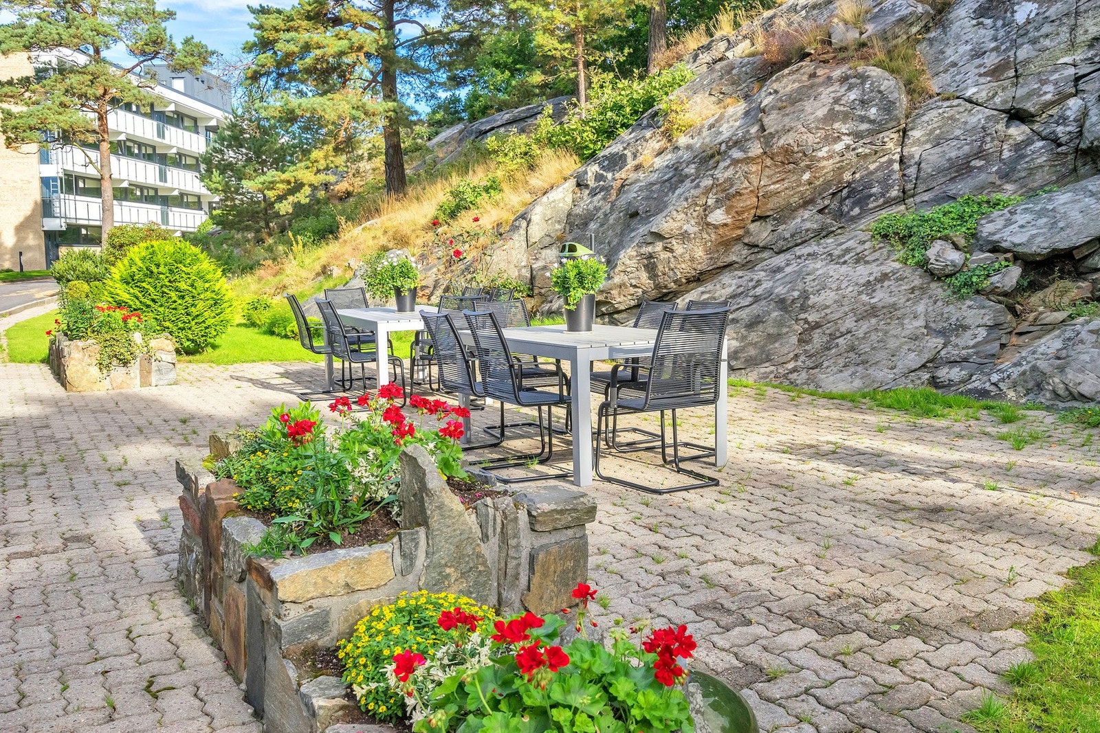 Hyggelig, felles sitteplasser sommerstid Galleribilde