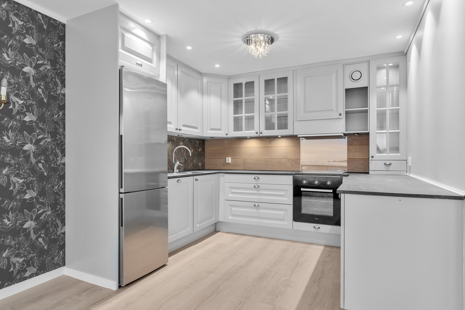 Kjøkken med nyere innredning Galleribilde