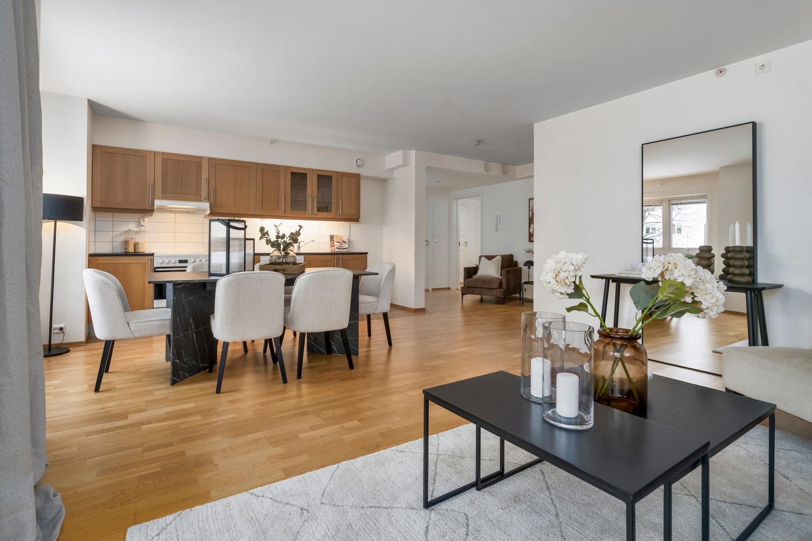 Åpen og sosial stue med gode romløsninger Galleribilde