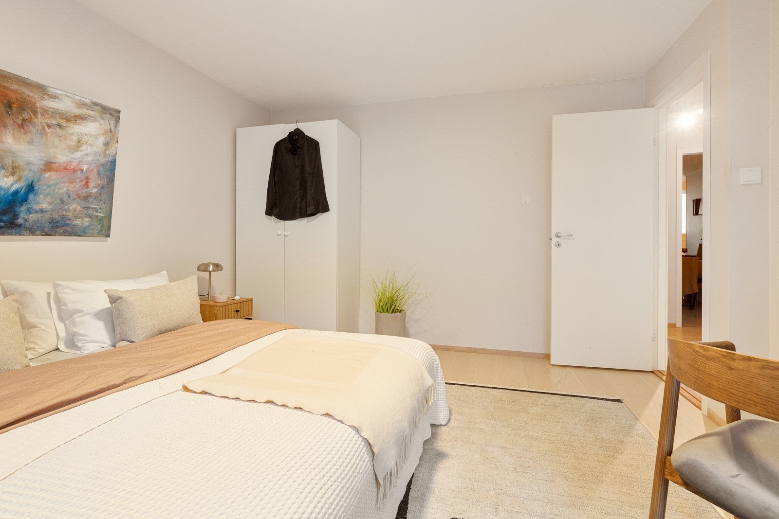 Innredet med garderobeskap som medfølger. Galleribilde