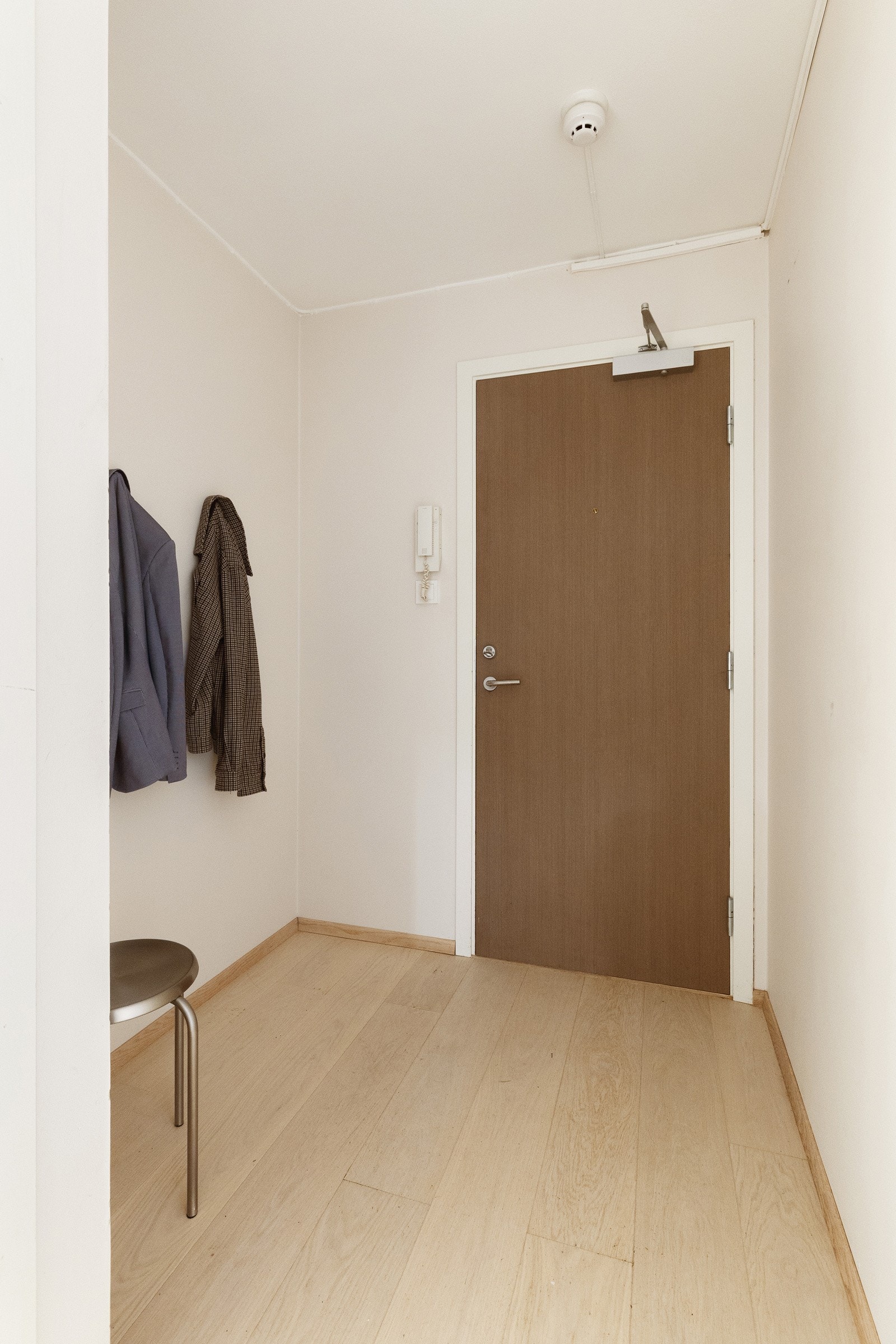 Entréen har god plass til garderobeskap. Galleribilde