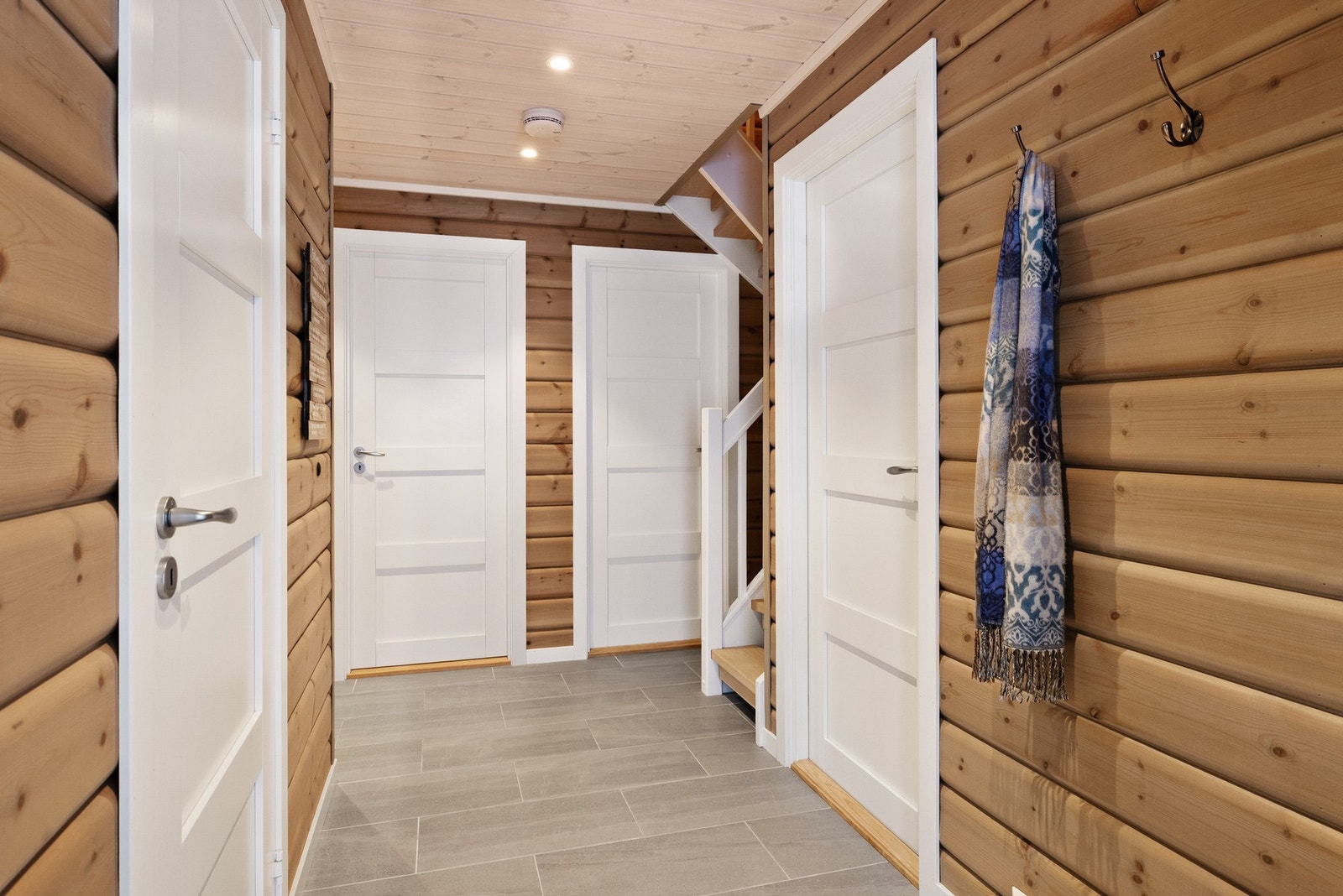 Eiendommen inneholder totalt 5 soverom med flere sengeplasser som gjør eiendommen egnet for en større familie Galleribilde