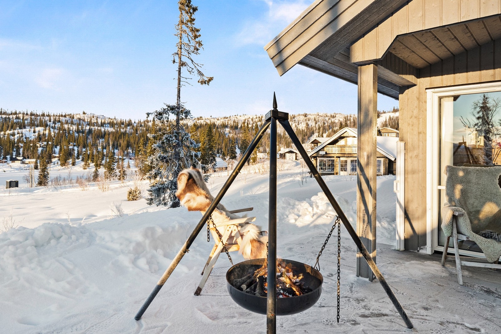 Naturnær uteplass med villmarksfølelse. Galleribilde