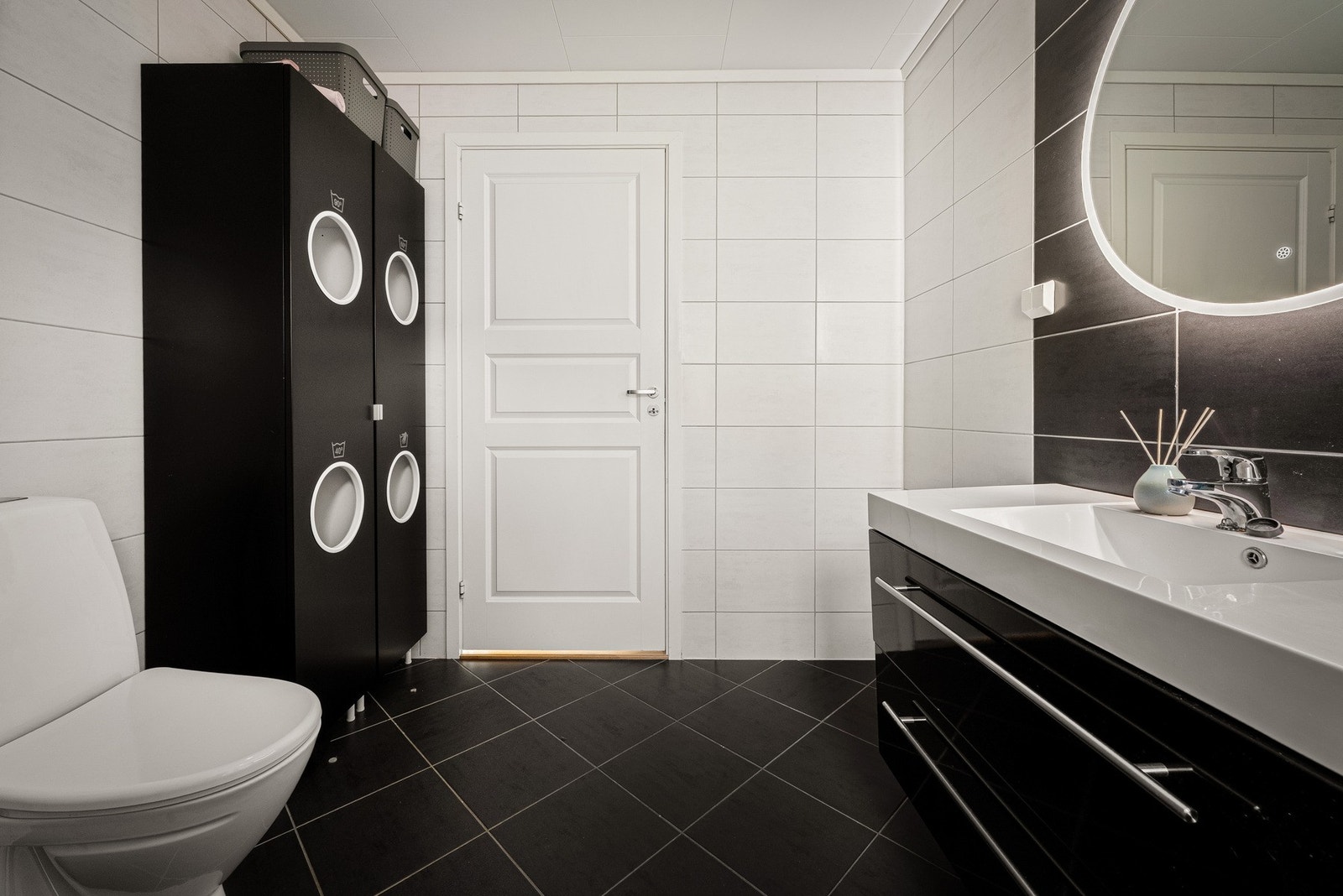 - Det er varmekabler i gulv og mekanisk avtrekk - Galleribilde