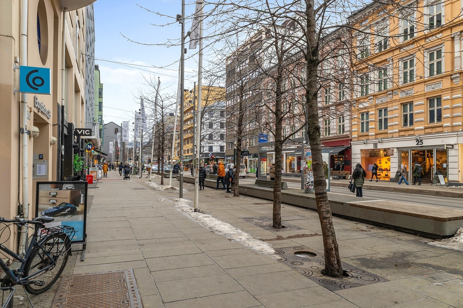 Noen få kvartaler ned finner du Bogstadveien med alle sine butikker, restauranter og kafeer. Galleribilde