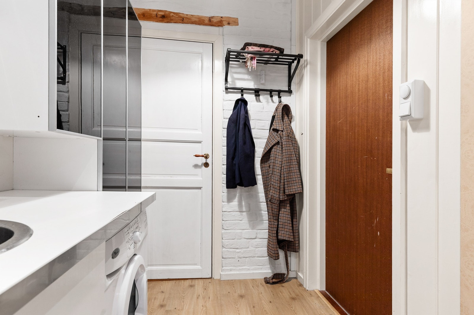 Hybeldel med tilgang fra kjøkkenet og med egen inngang fra oppgangen. Galleribilde