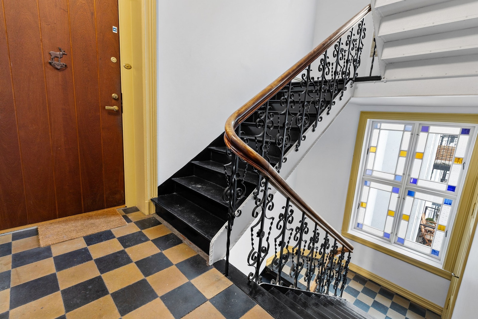 Trappeoppgang med flotte detaljer. Galleribilde