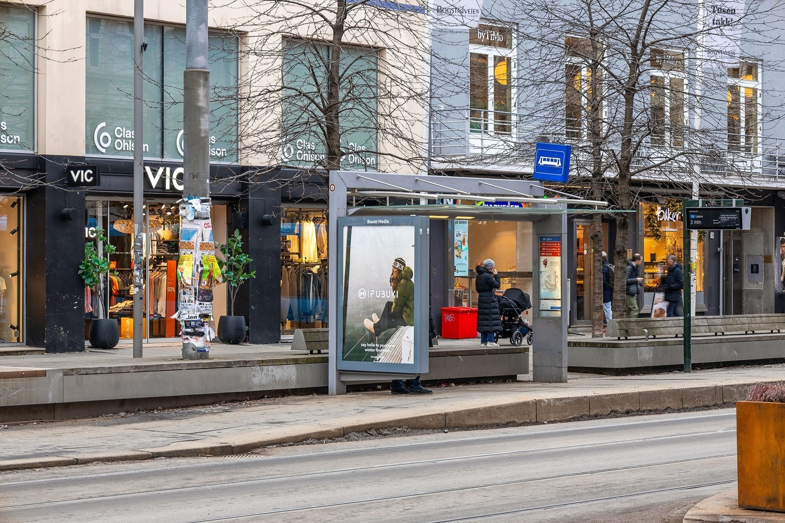 Fra Bogstadveien kan man ta trikken i retning Majorstuen eller sentrum. Galleribilde