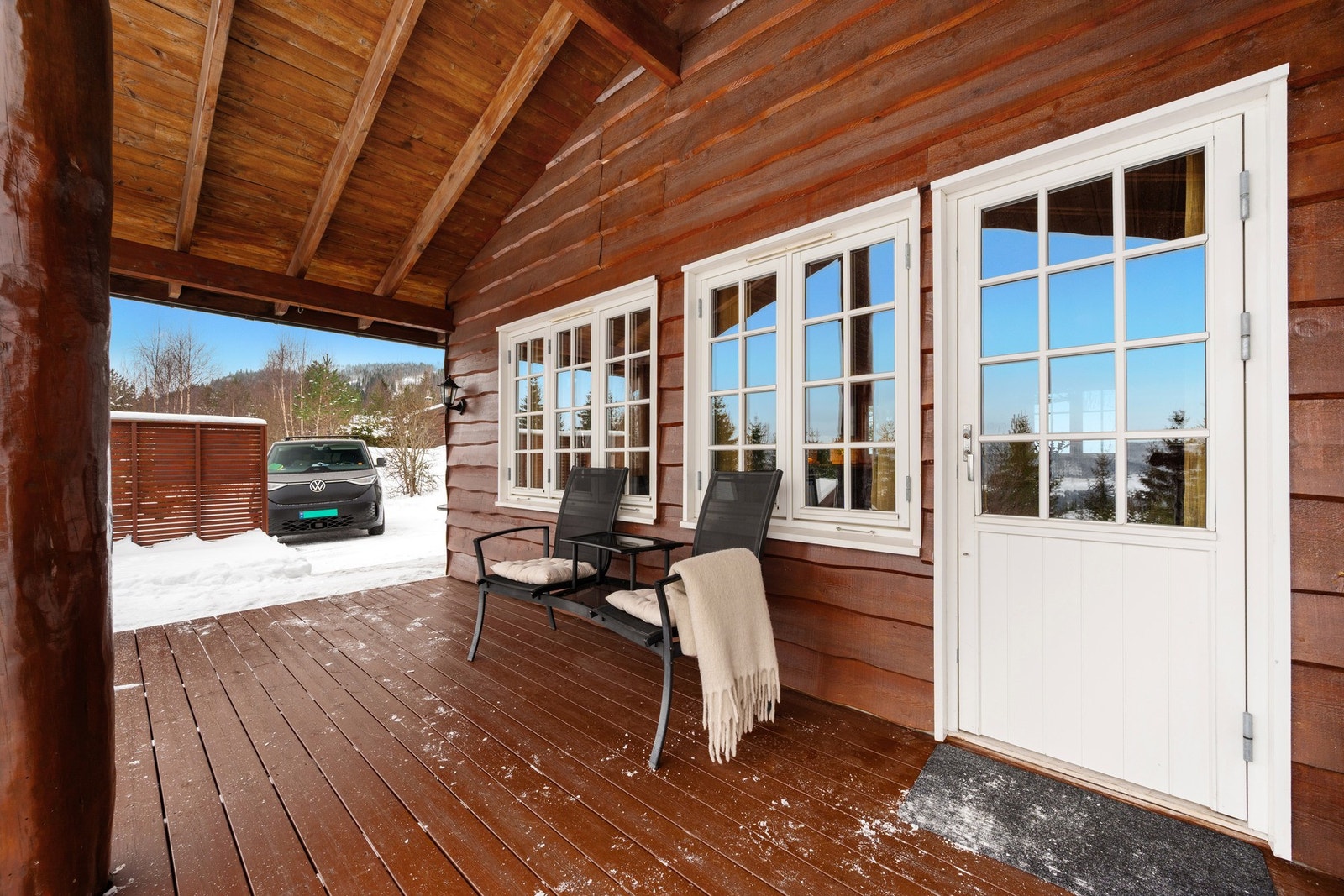 Takoverbygd terrasse hvor du kan sitte ute året rundt. Galleribilde