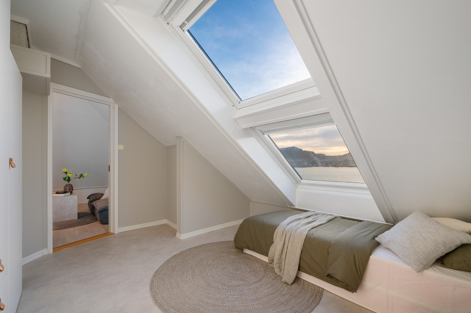 God skapplass på soverommet Galleribilde