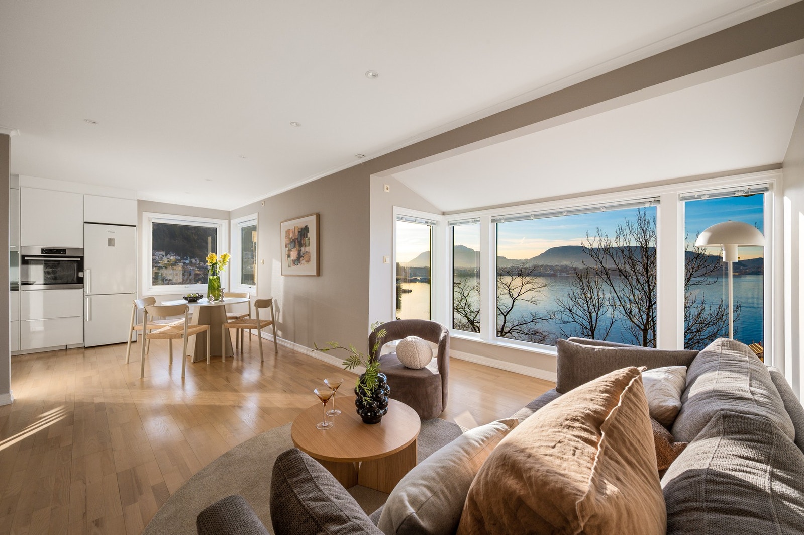 Her finner du en innbydende leilighet med fantastisk utsikt Galleribilde