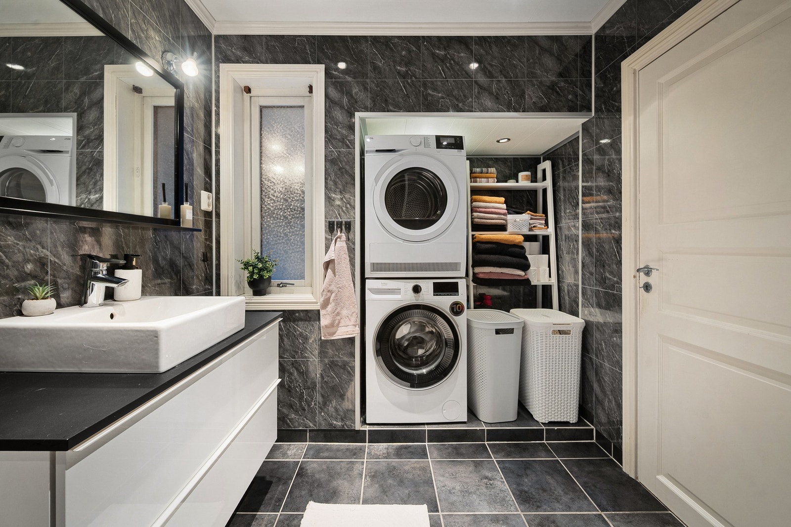 Smart løsning for vaskemaskin og tørketrommel Galleribilde