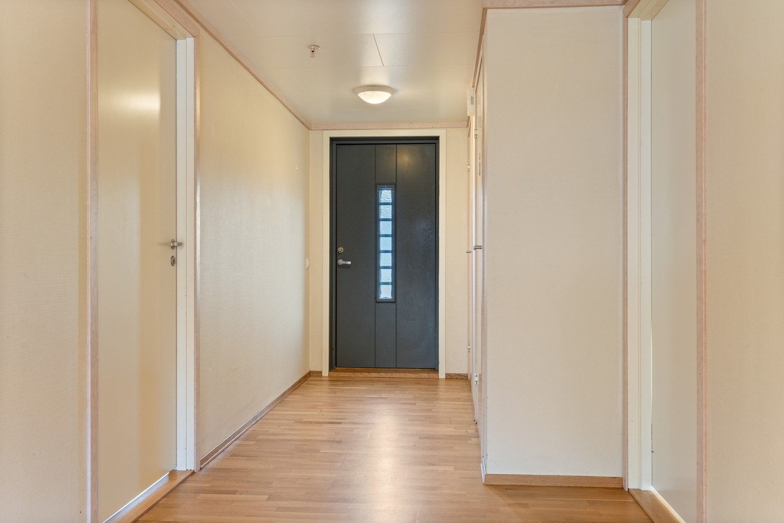 Åpen og luftig entre Galleribilde