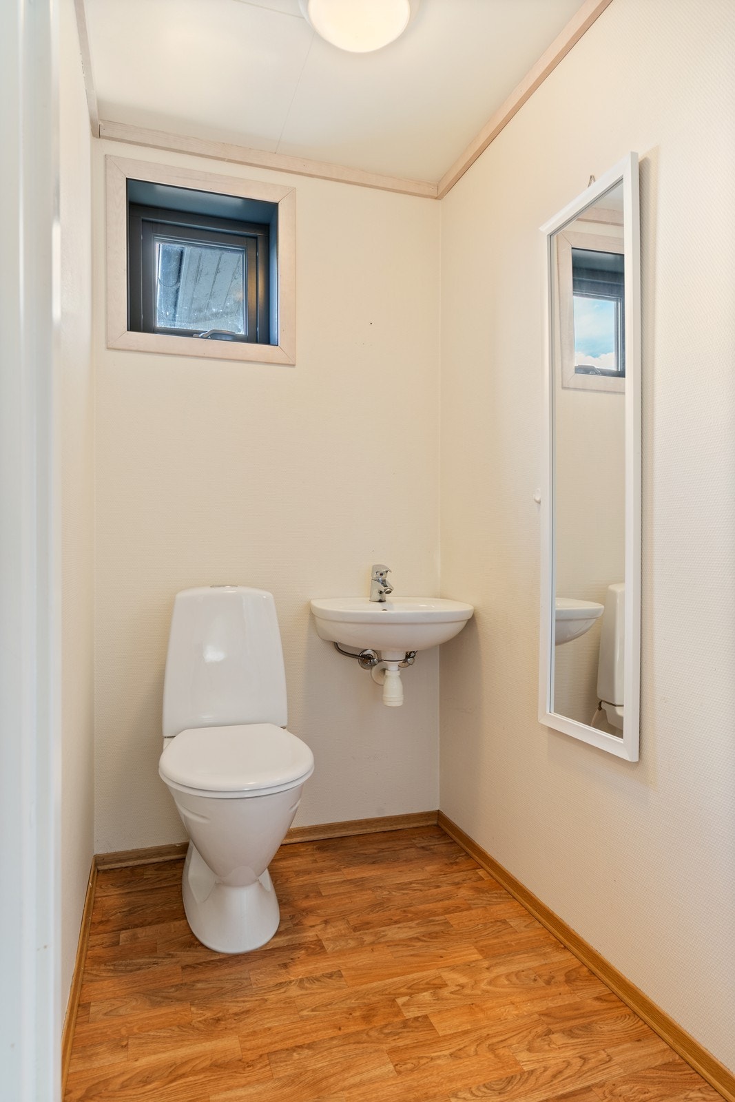 Praktisk med gjestetoalett Galleribilde