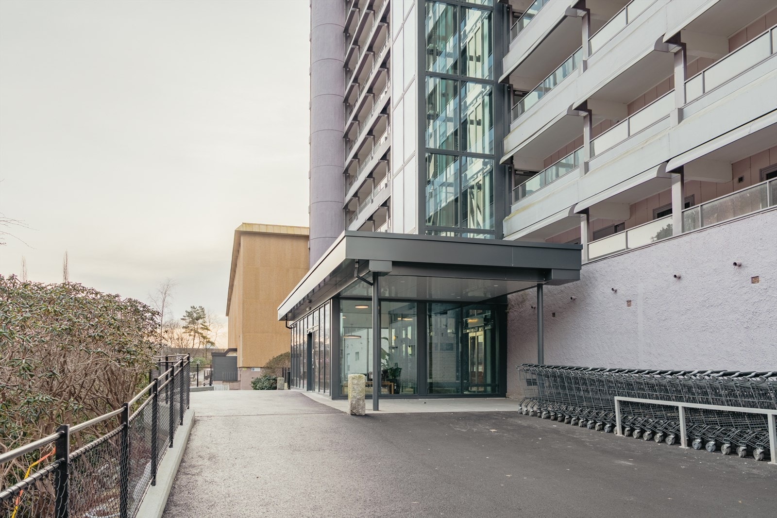 Praktisk beliggenhet med alt man trenger i umiddelbar nærhet. Galleribilde