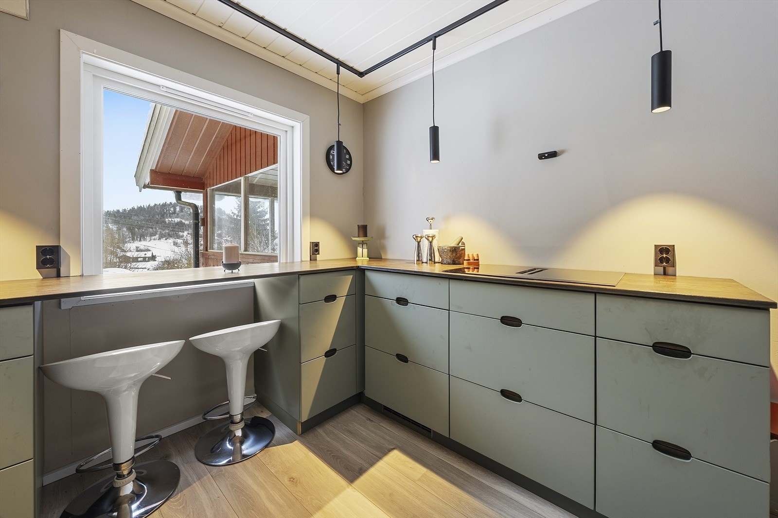 Rikelig med oppbevaringsplass i skuffer og skap Galleribilde