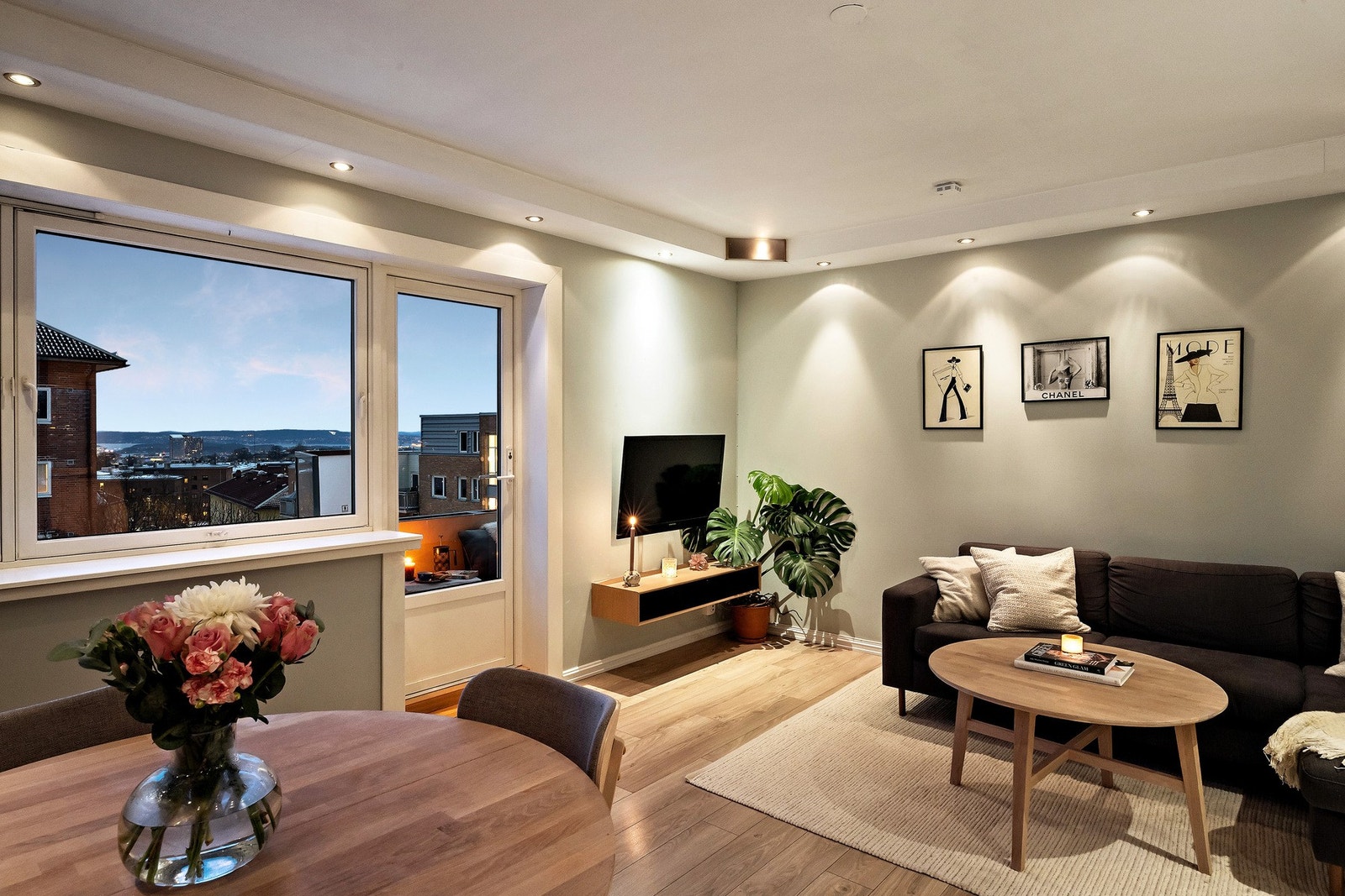 Spotter i himlingen gir et moderne uttrykk. Galleribilde