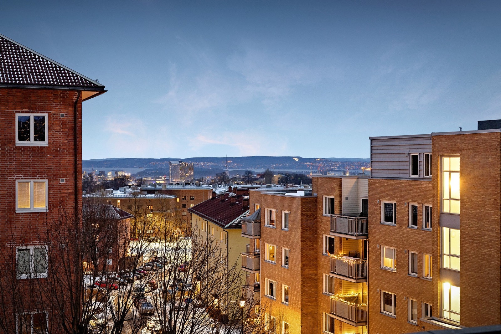 Fra balkongen er det god utsikt mot byen. Galleribilde