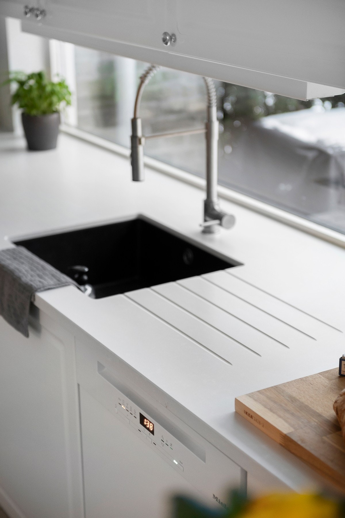 Benkeplaten ble byttet i 2024 Galleribilde