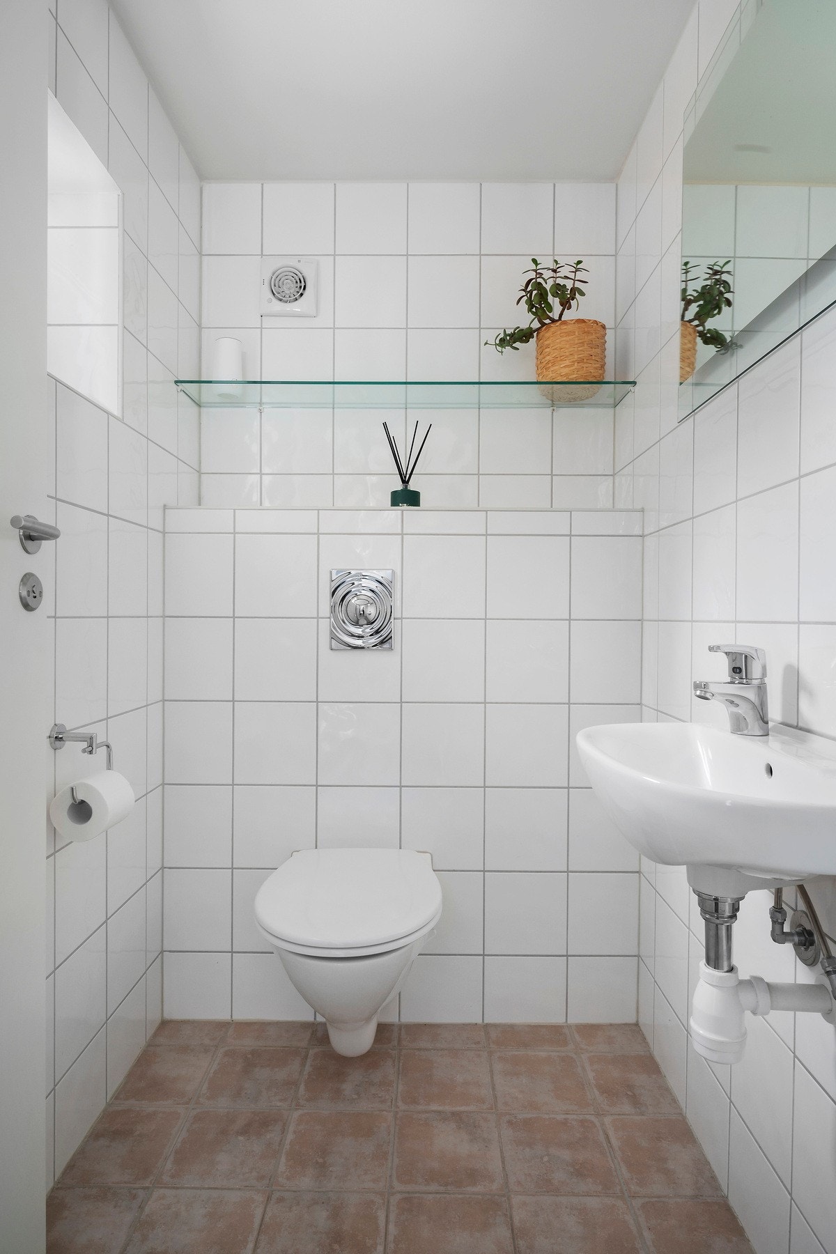 Flislagt toalettrom med gulvvarme Galleribilde