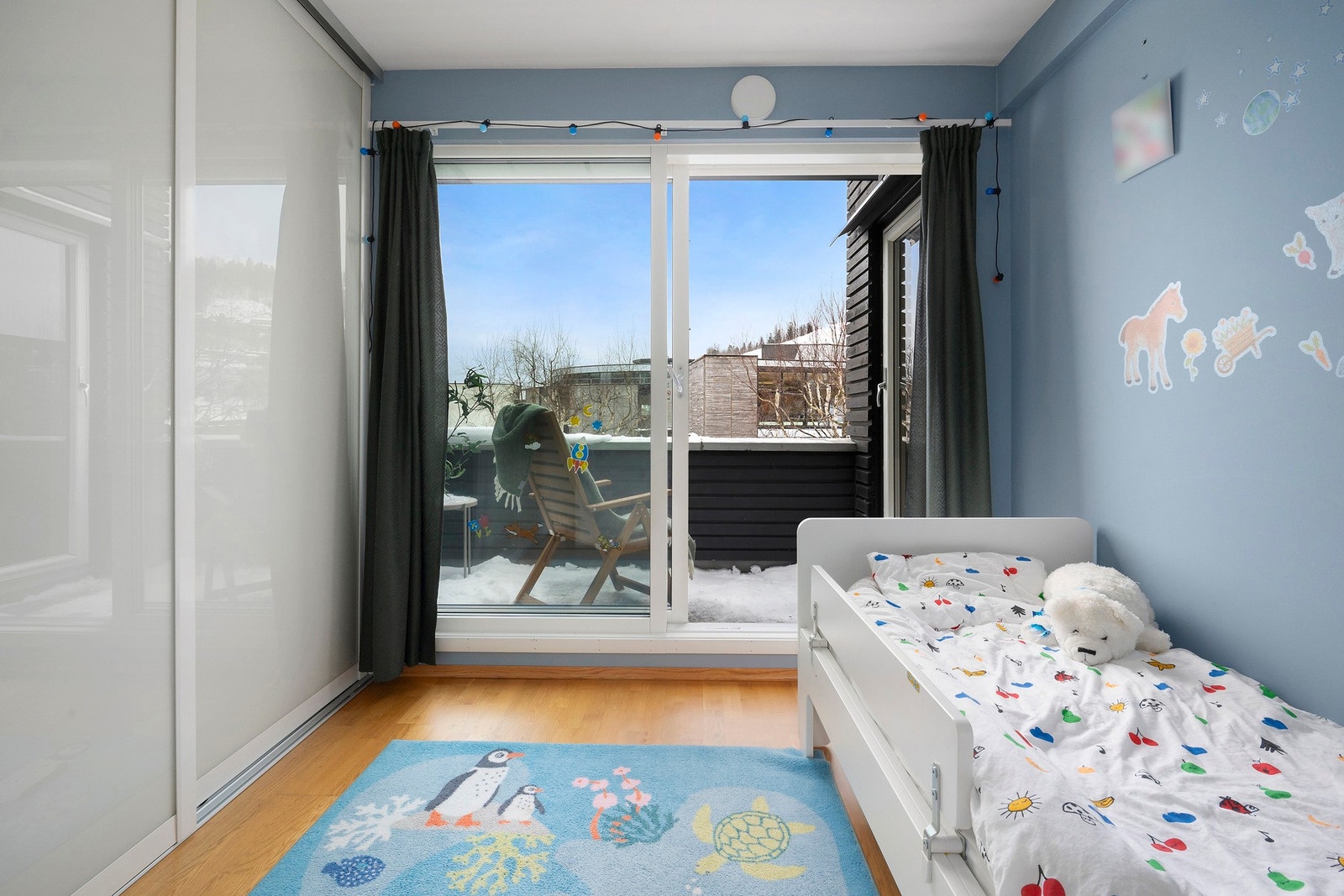 Soverom 2 med utgang til balkongen Galleribilde