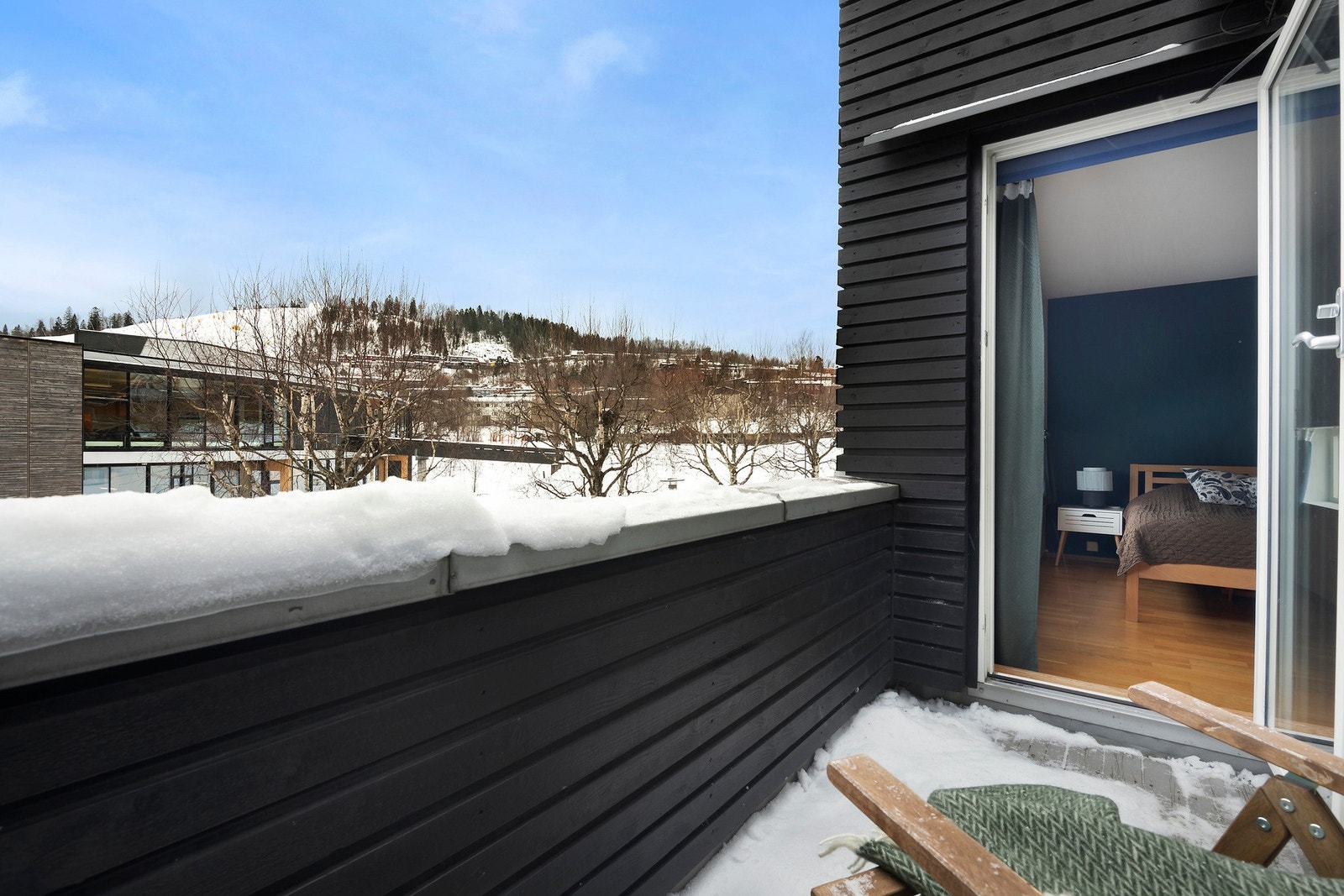 Fra gang og hovedsoverom er det adkomst til en nordvestvendt balkong Galleribilde