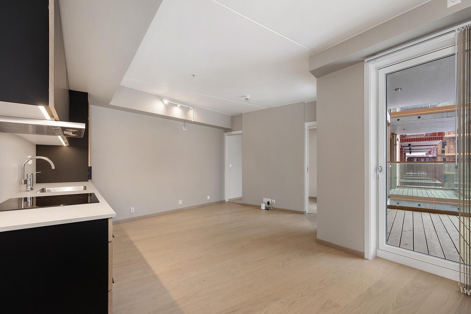 Stue/kjøkken med dirkete adgang til balkong Galleribilde