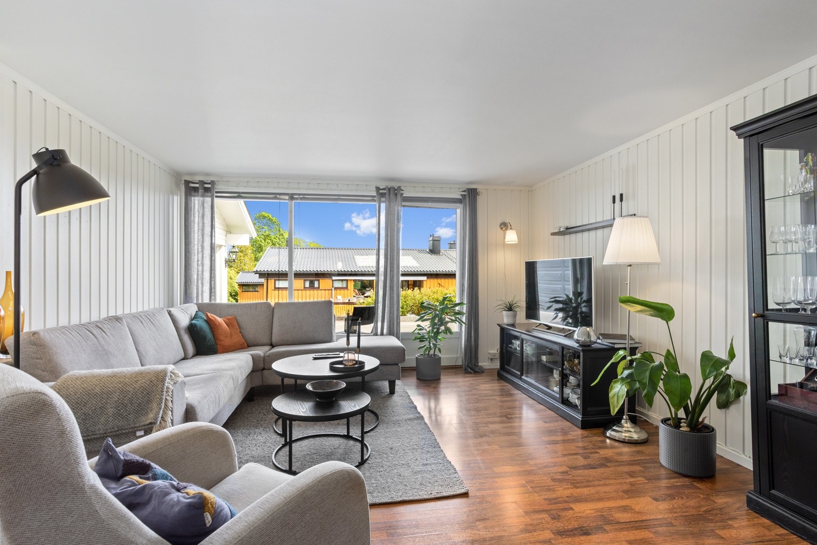 Stue og spisestue i leiligheten. Galleribilde