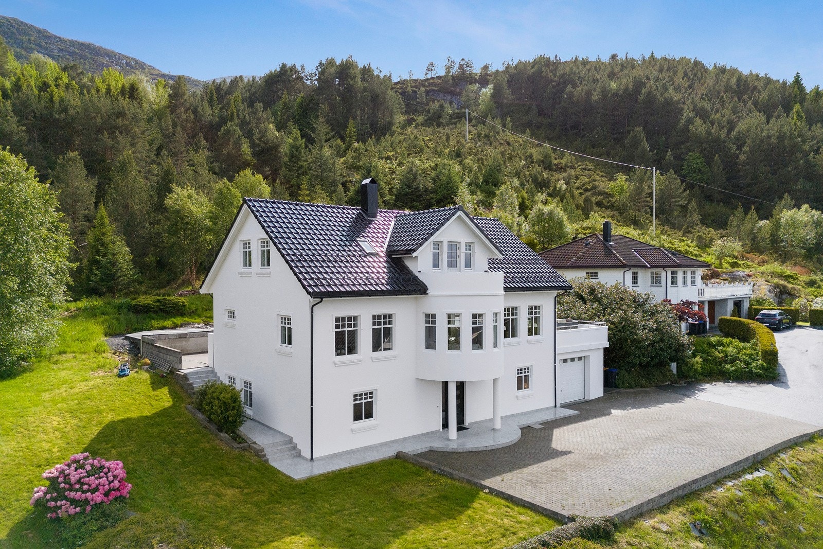 Boligen går over tre etasjer og er på hele 322 kvadratmeter. Galleribilde