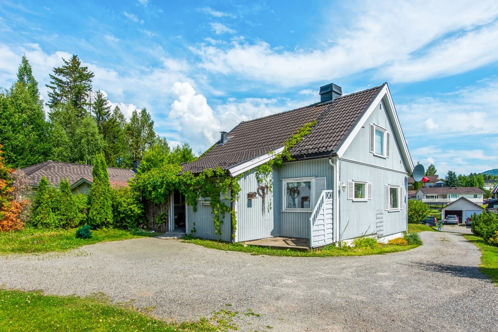 Boligen fikk ny taktekking, ny utvendig kledning og det ble satt inn noen nye vinduer rundt 2010. Galleribilde
