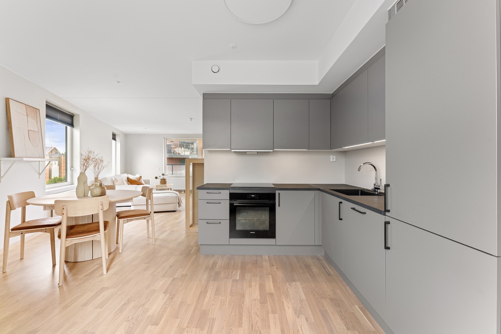 Velkommen til Tunveien 2 . En ny, lekker og innbydende 3-roms i moderne bygg fra 2025. Galleribilde