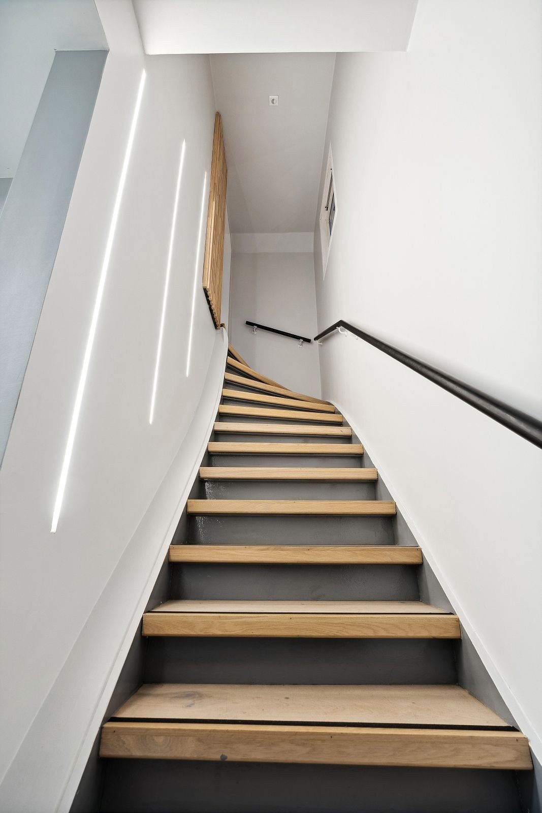 Trappoppgang med lys i veggen Galleribilde