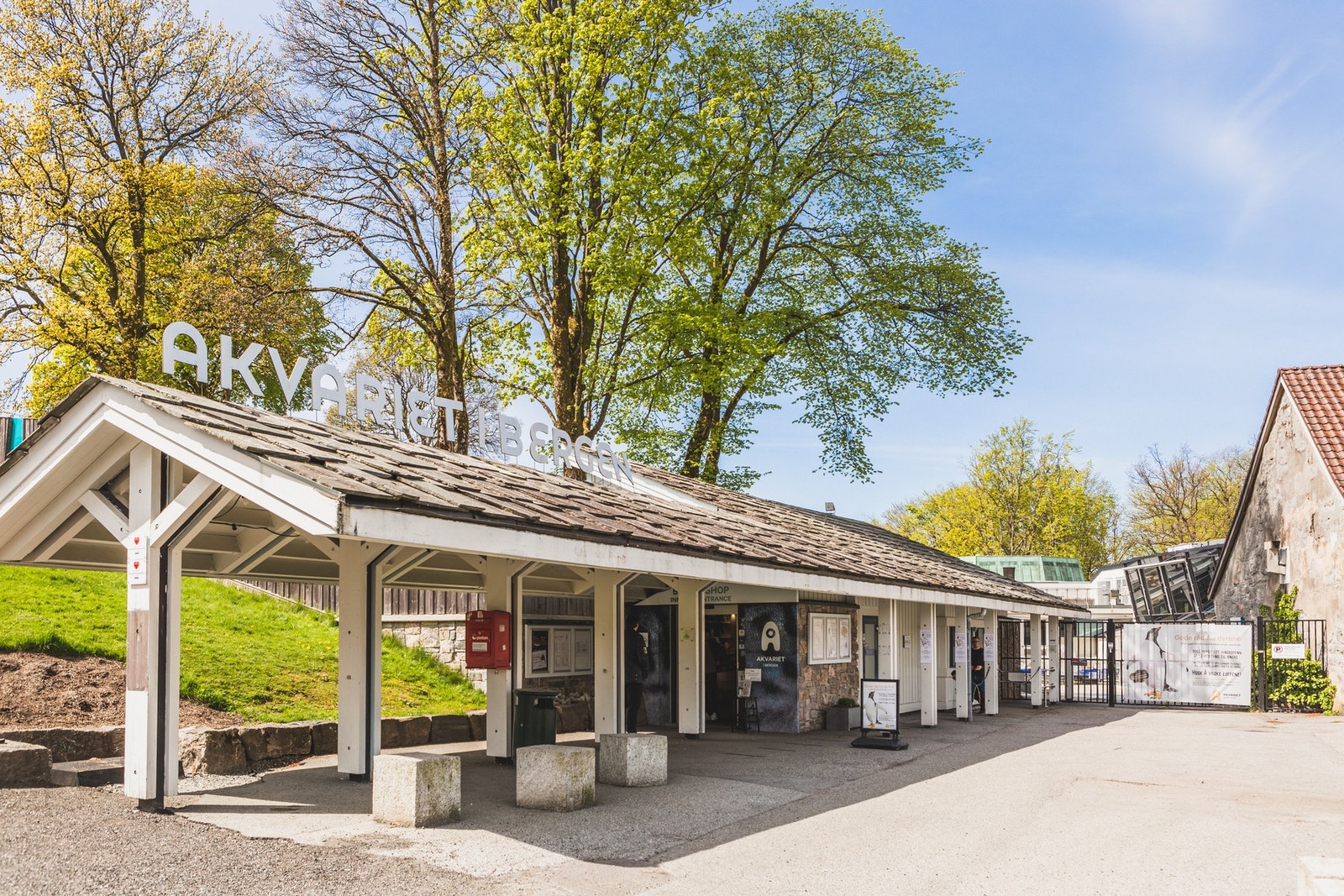 Akvariet i Bergen ligger ytterst på Nordnes. Galleribilde