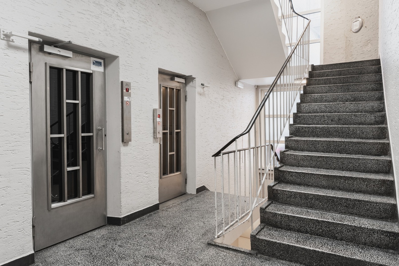 Leiligheten ligger i 5. etasje. Det er heis i bygget. Galleribilde