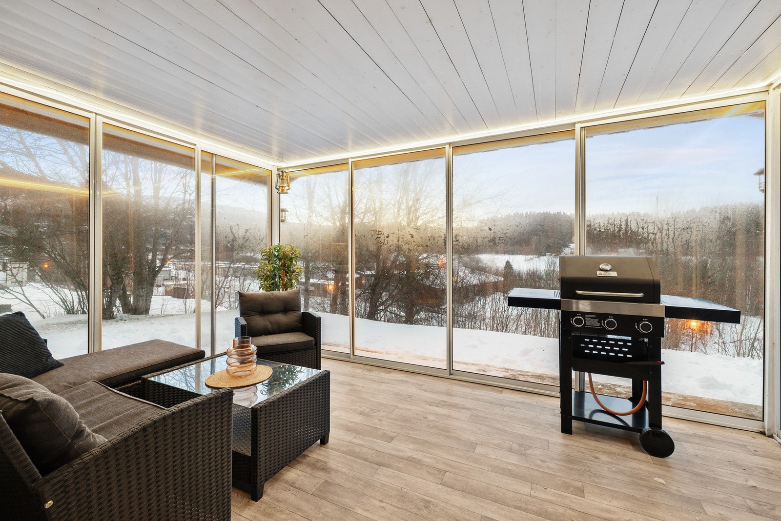 Vinterhagen utgjør en sosial og velegnet sone for både hygge og avslapning Galleribilde