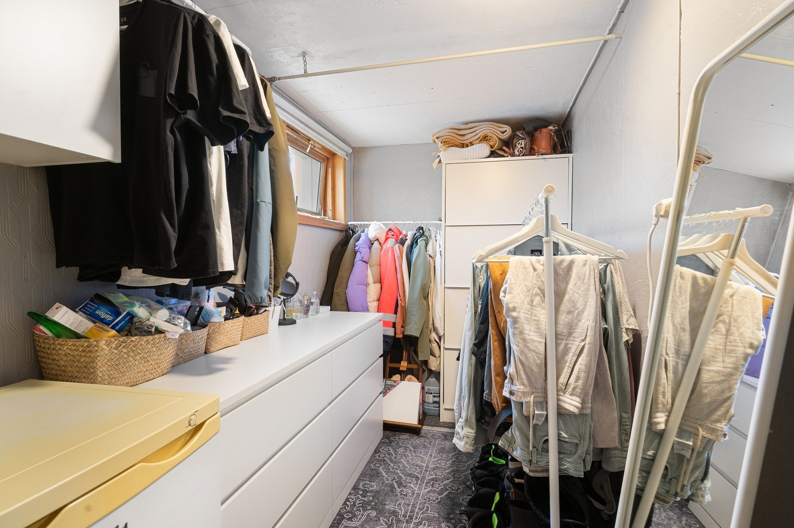 Bod i kjelleretasje. Galleribilde