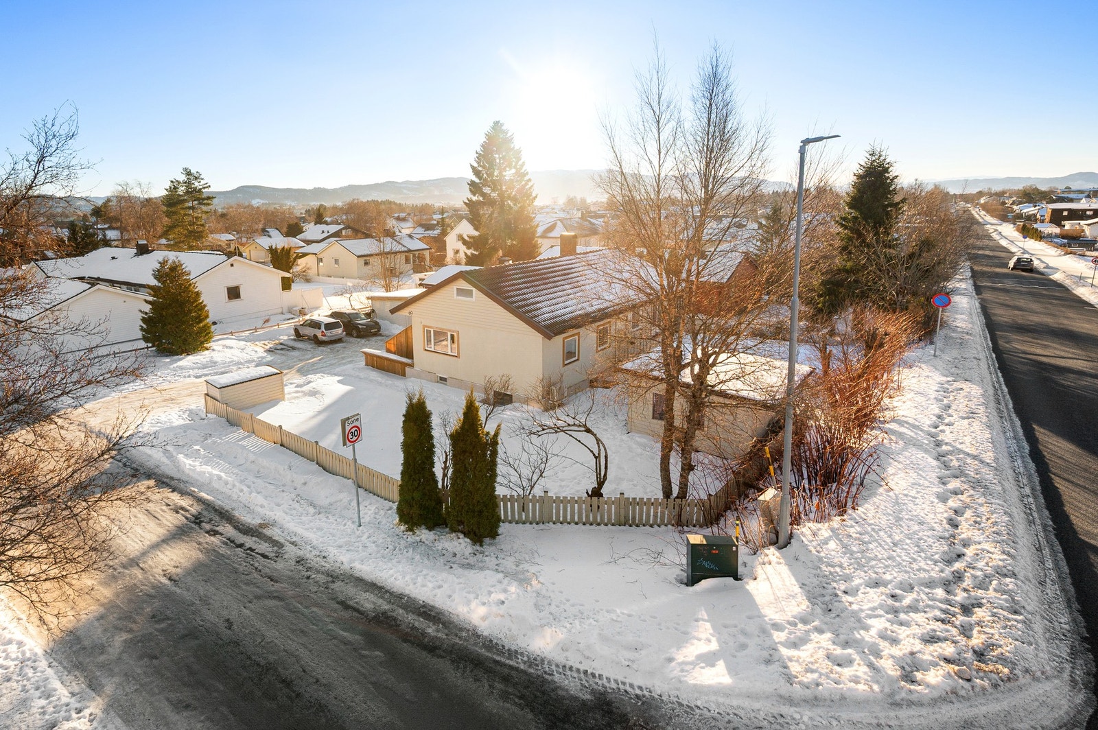 Boligen har en sentral beliggenhet på Heimdal med gangavstand til dagligvarebutikk, skole og barnehage. Galleribilde
