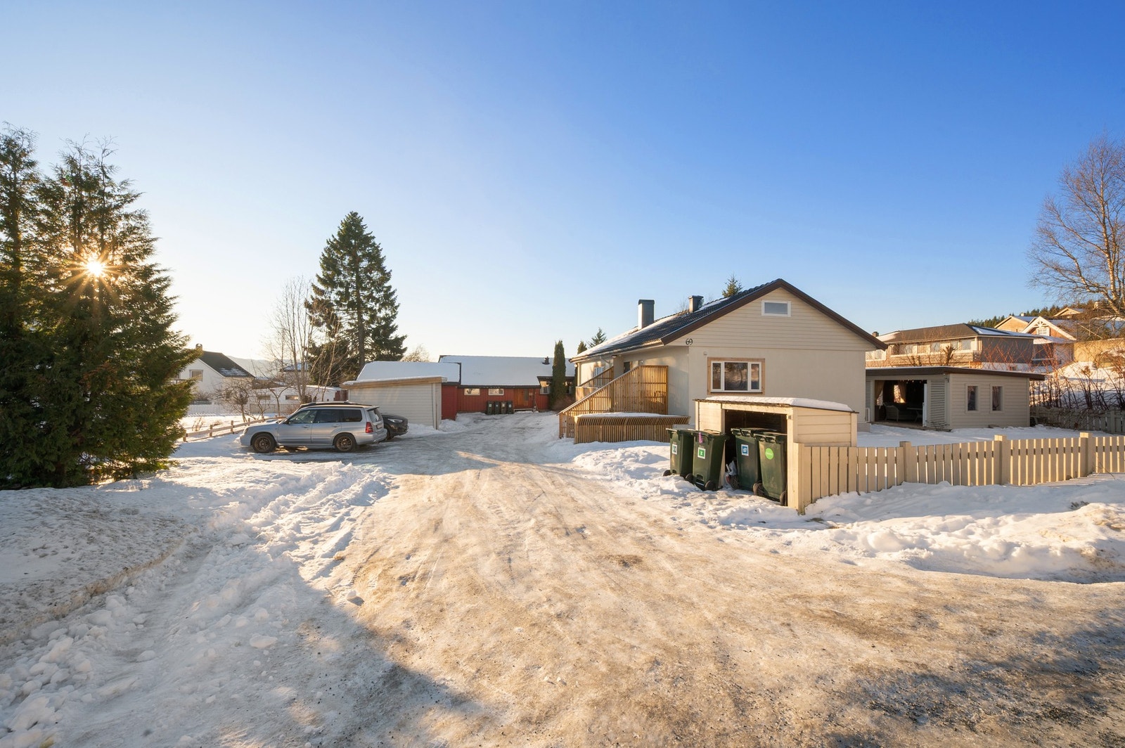 Flott enebolig over to plan med beliggenhet på Heimdal. Galleribilde