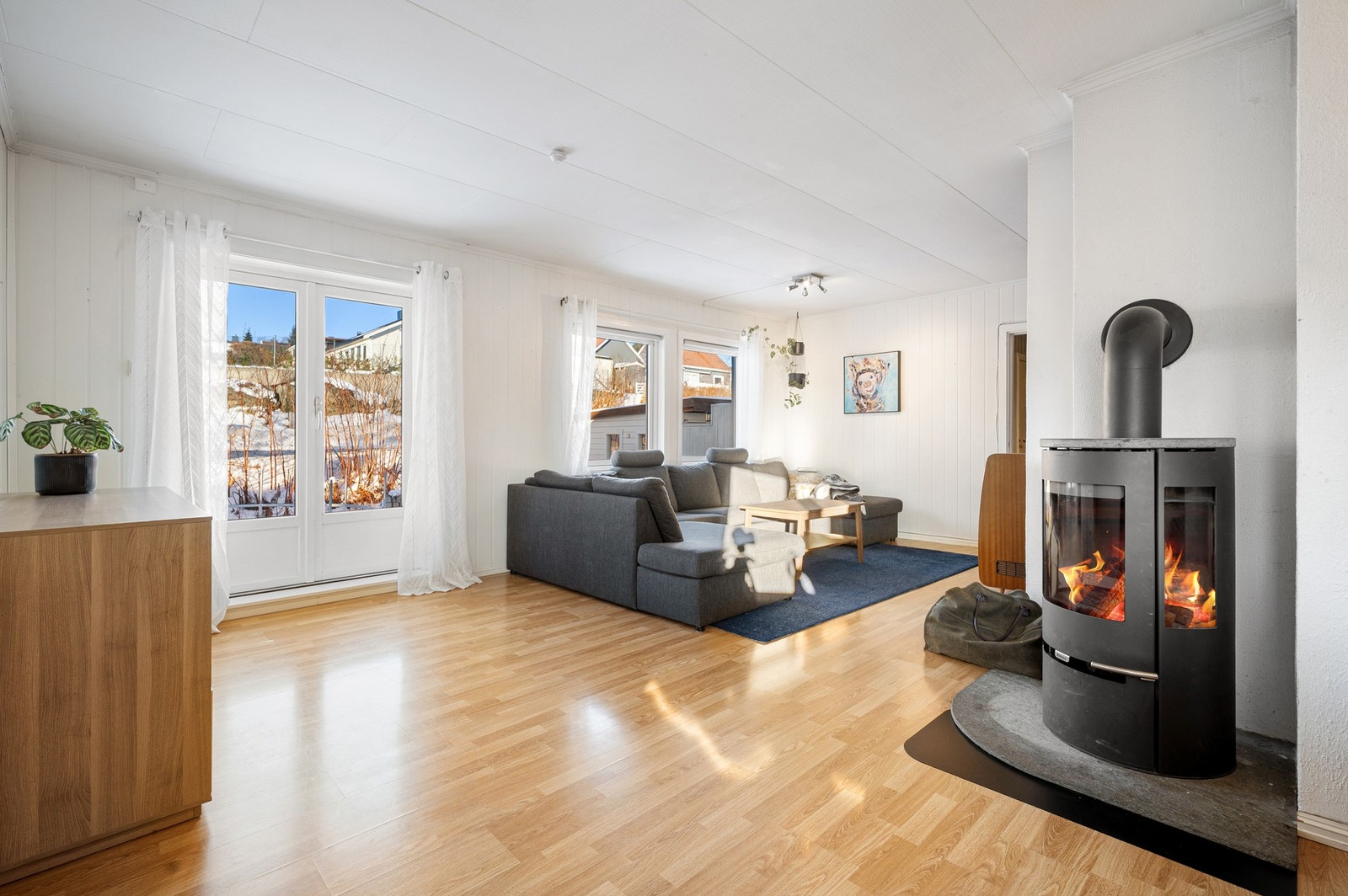 Utgang til terrasse fra stuen. Galleribilde