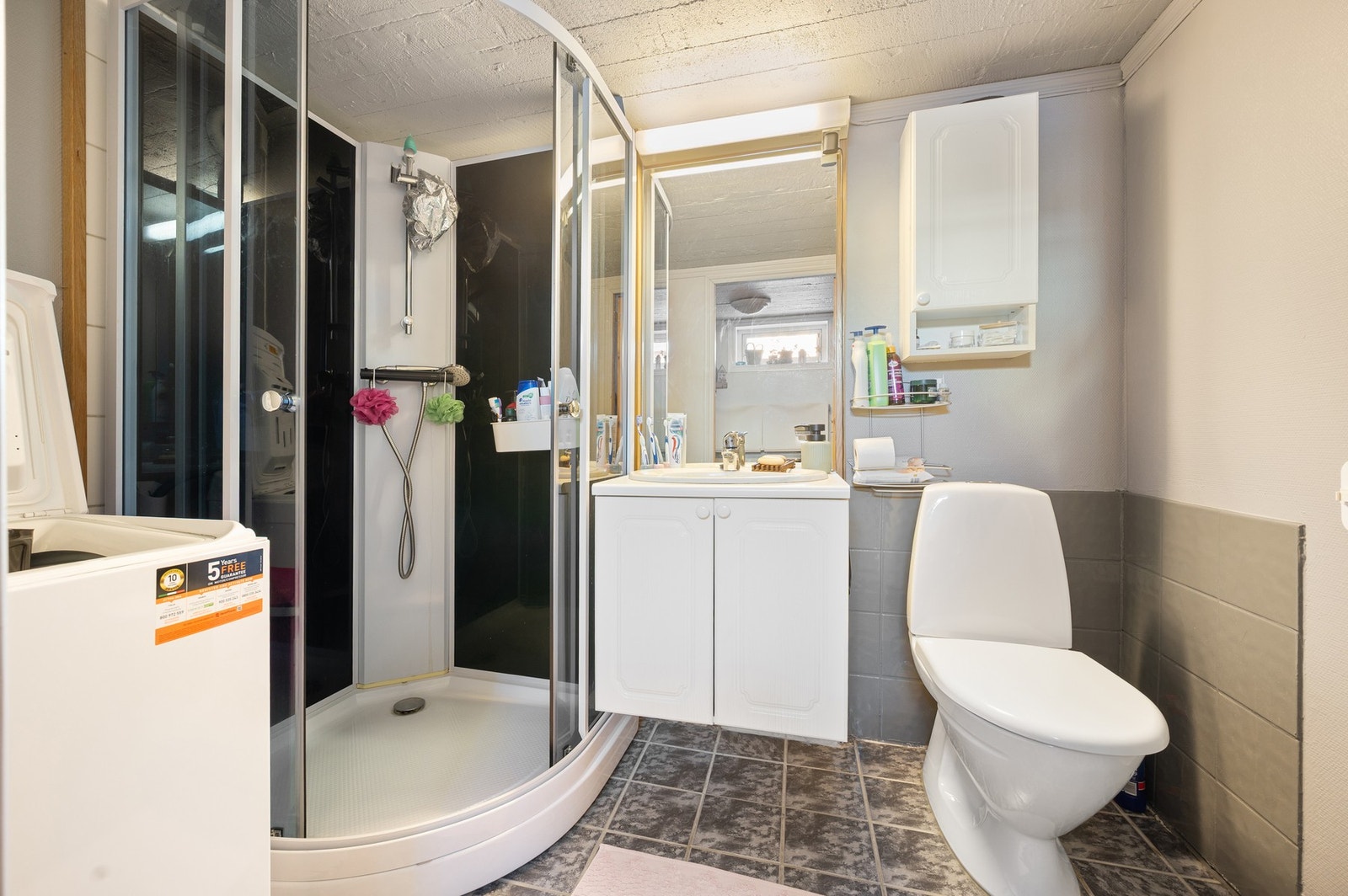 Bad kjelleretasje. Galleribilde