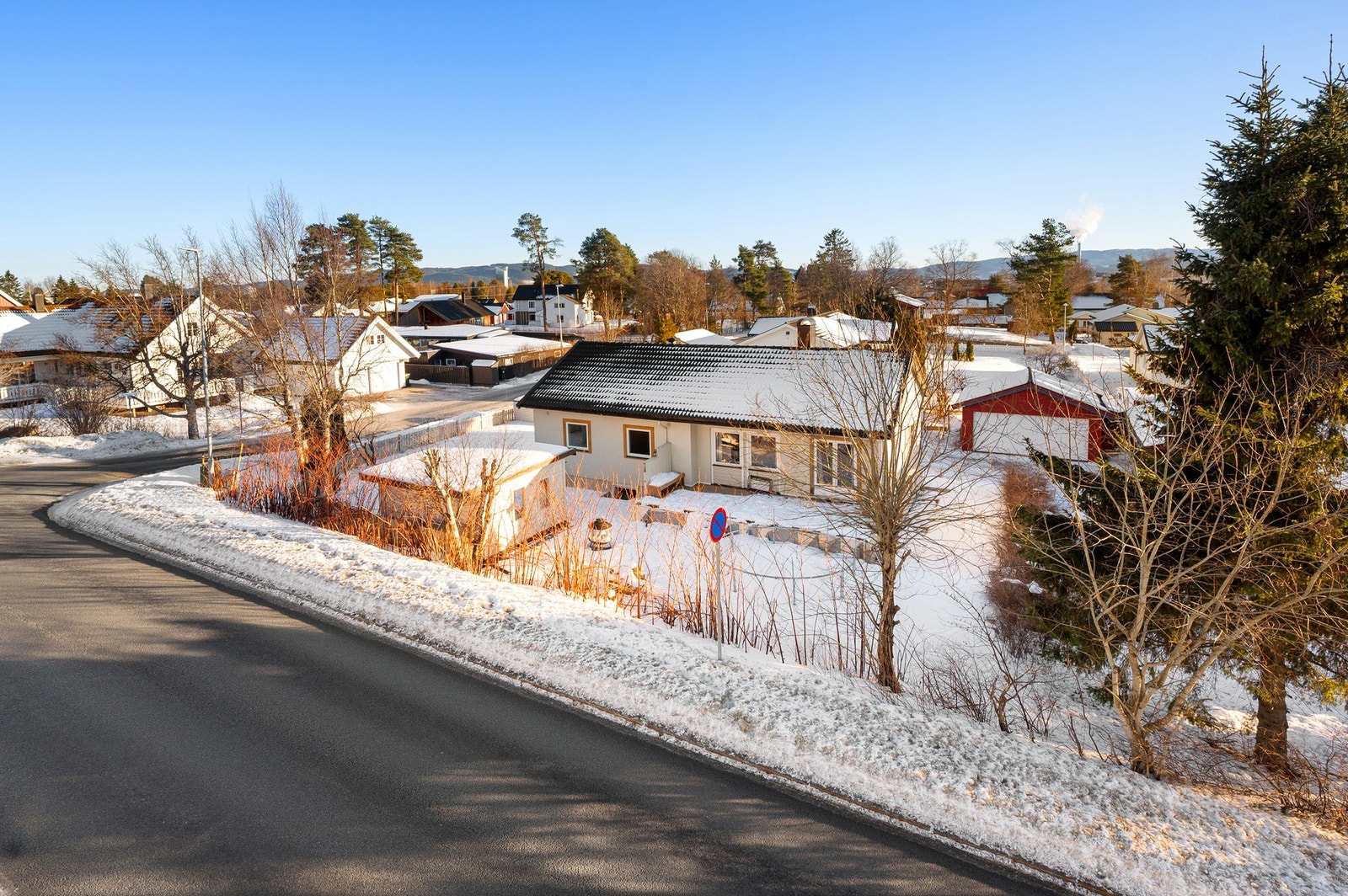 Boligen ligger flott til i et rolig og barnevennlig området. Galleribilde