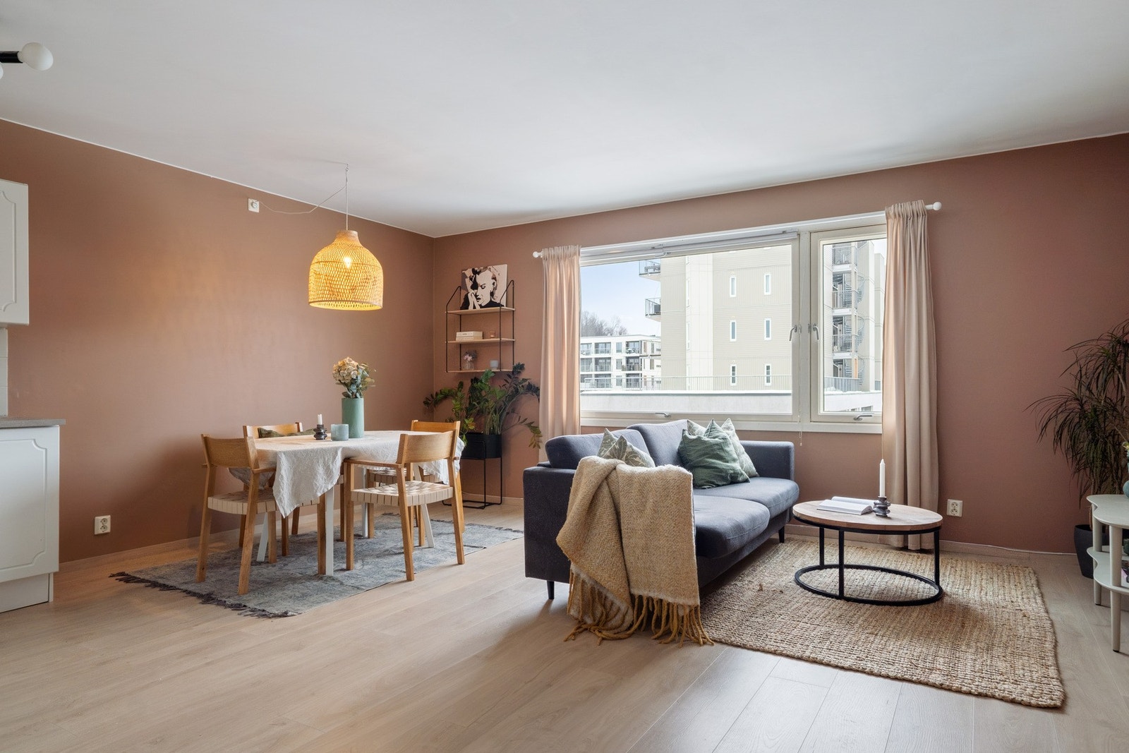 Velkommen til Åråssvingen 10 presentert av daglig leder og eiendomsmegler Petter Eia Haavi! Galleribilde