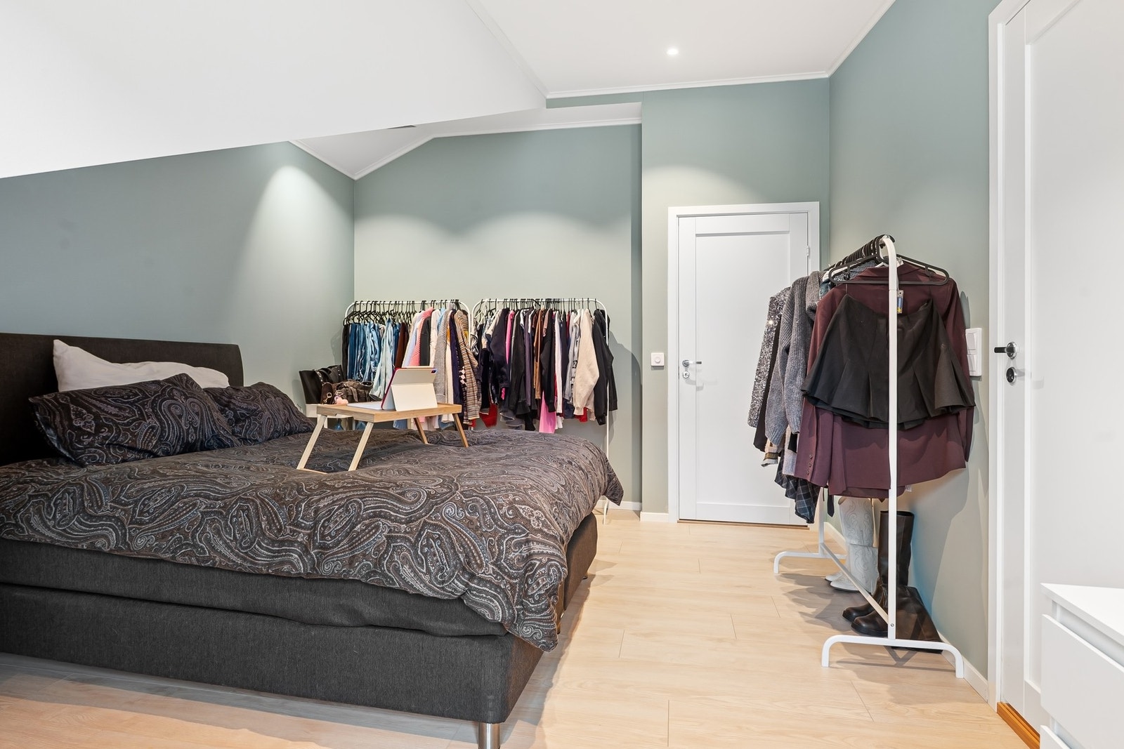 Plass til diverse garderobeløsninger. Galleribilde