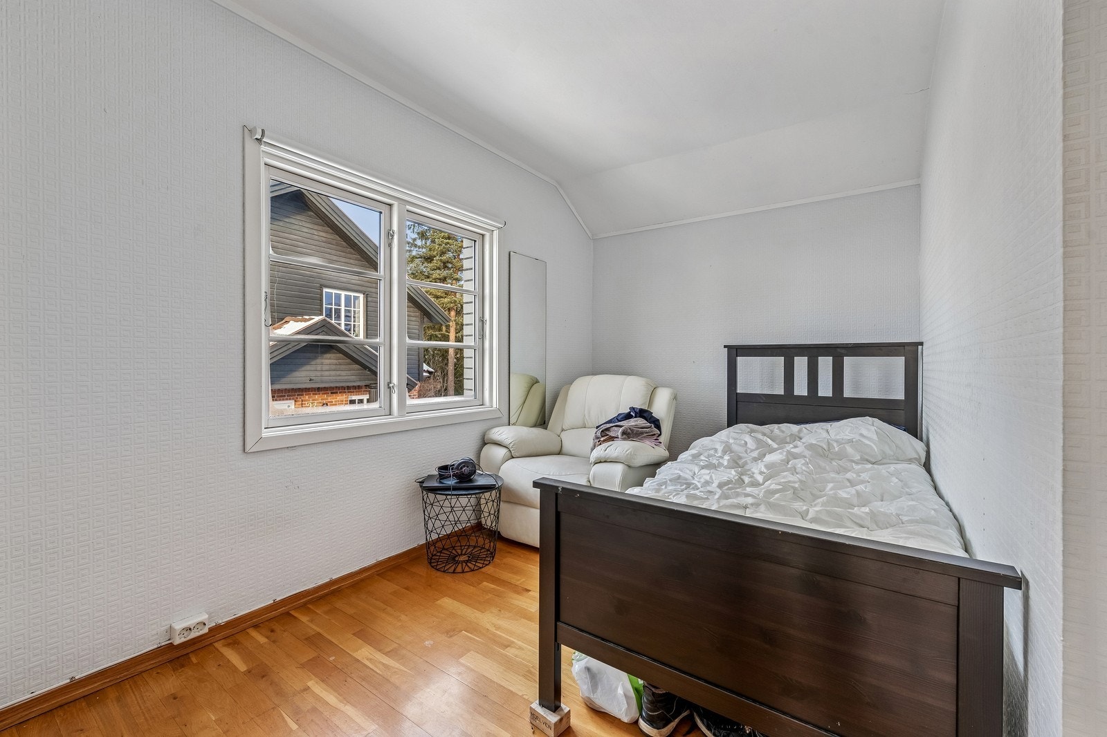 Soverom. Vil leies ut umøblert og ryddet Galleribilde