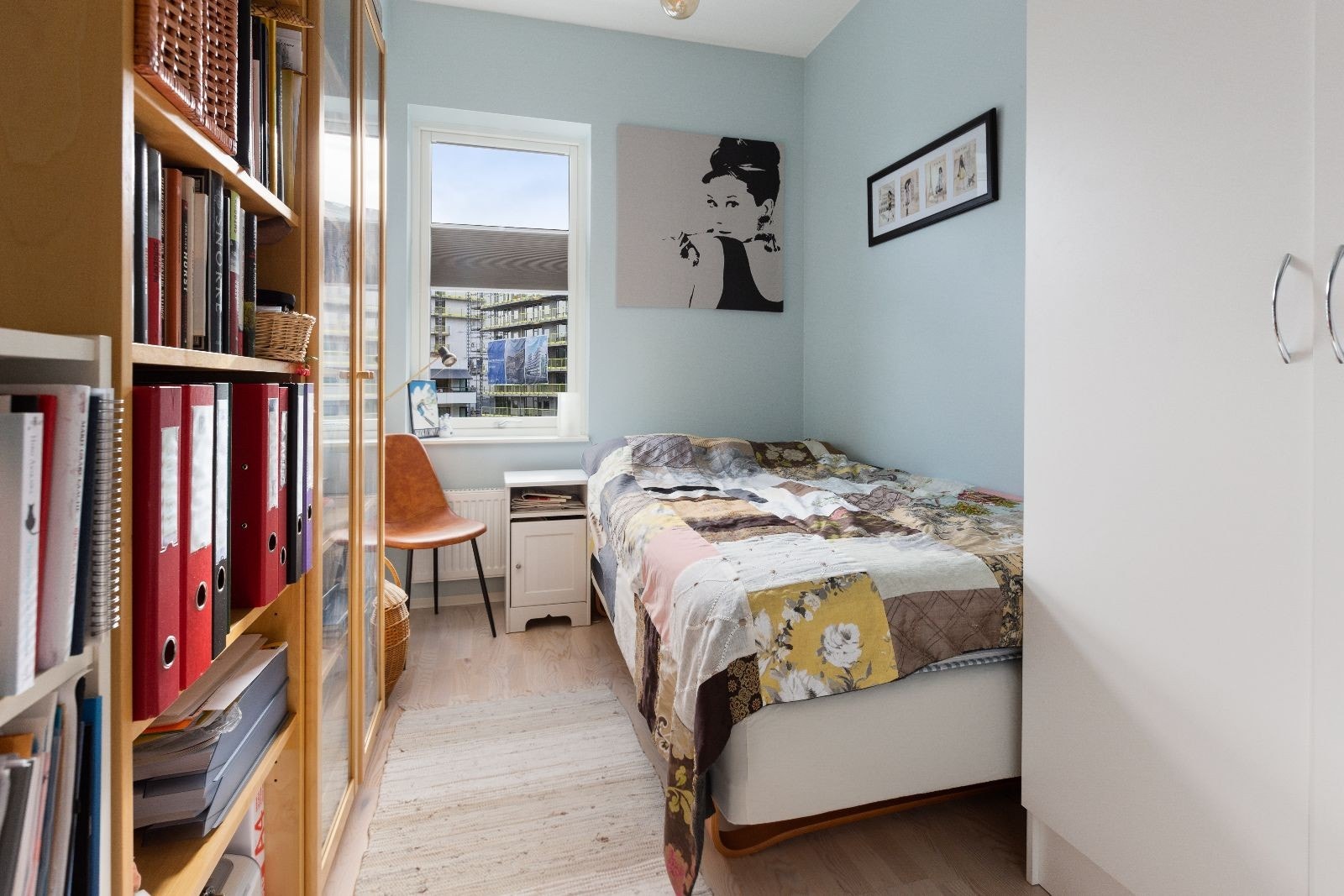 Soverom med gode oppbevaringsmuligheter. Galleribilde